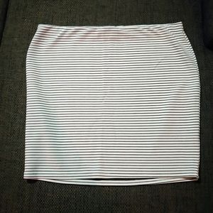 White and black spandex and cotton skirt